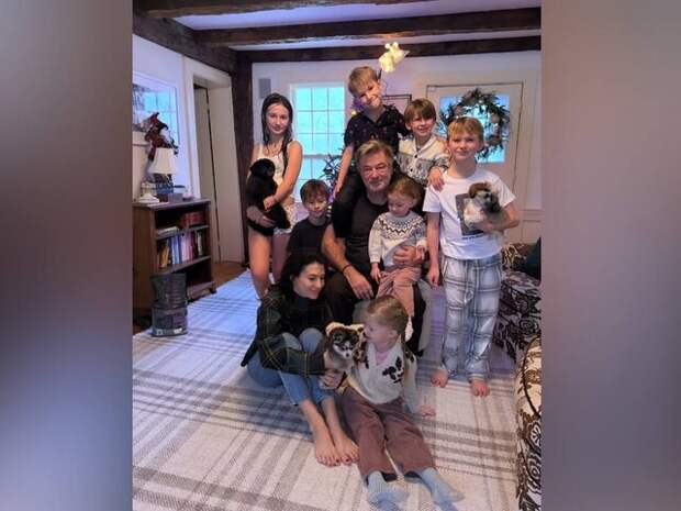 Жена Алека Болдуина показала повзрослевших детей актера