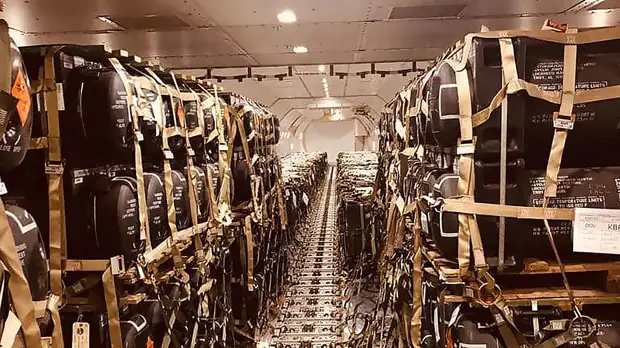 Песков заявил, что накачивание Украины оружием угрожает безопасности континента