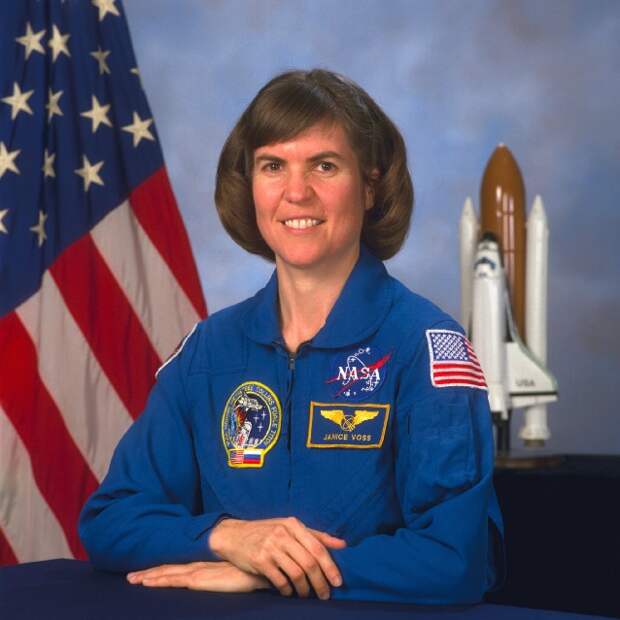 американская женщина-космонавт / астронавт Дженис Элейн Восс. Фото