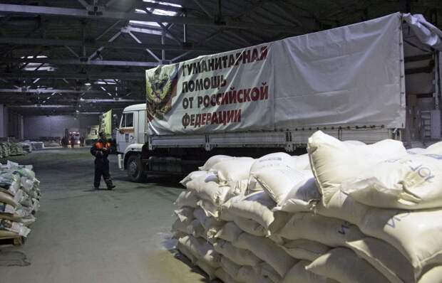 Колонна МЧС России доставила в Донбасс гуманитарную помощь Колонна МЧС России доставила в Донбасс гуманитарную помощь