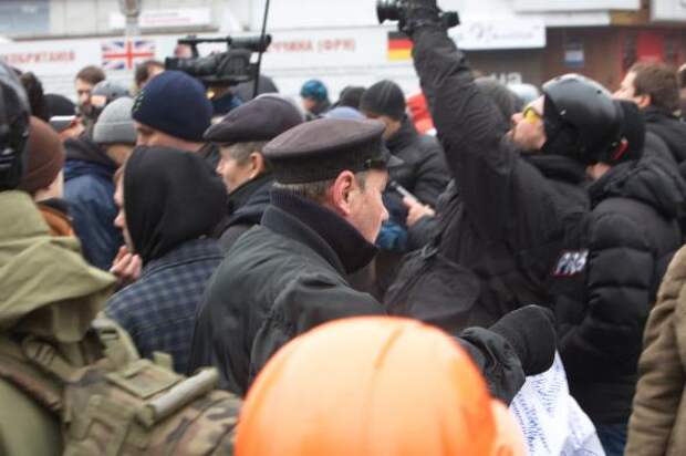 Киевляне за чистый город и против фашистов
