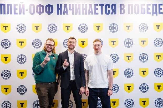 Плей-офф КХЛ впервые показали в 100-летнем кинотеатре. Т-Банк вернул в Новосибирск легенд «Сибири»