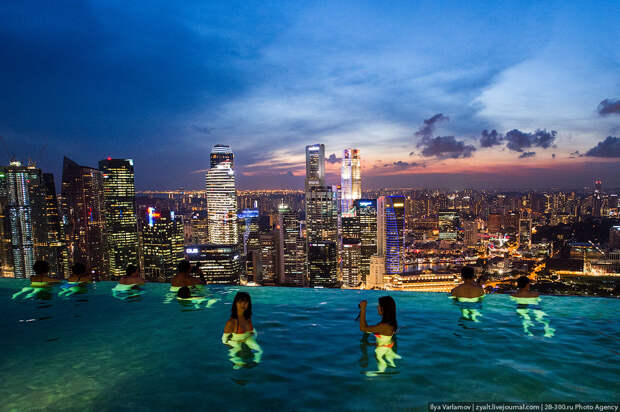 БАССЕЙН ПОД ОБЛАКАМИ: MARINA BAY SANDS В СИНГАПУРЕ.11