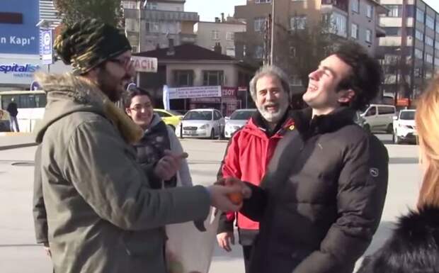 горожане учат язык жестов Турция 