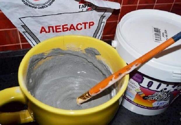 3. Если тебе нужно заделывать щели при помощи щетки — разведи алебастр молоком. Так он будет дольше застывать. 3. Если тебе нужно заделывать щели при помощи щетки — разведи алебастр молоком. Так он будет дольше застывать. ремонт, советы
