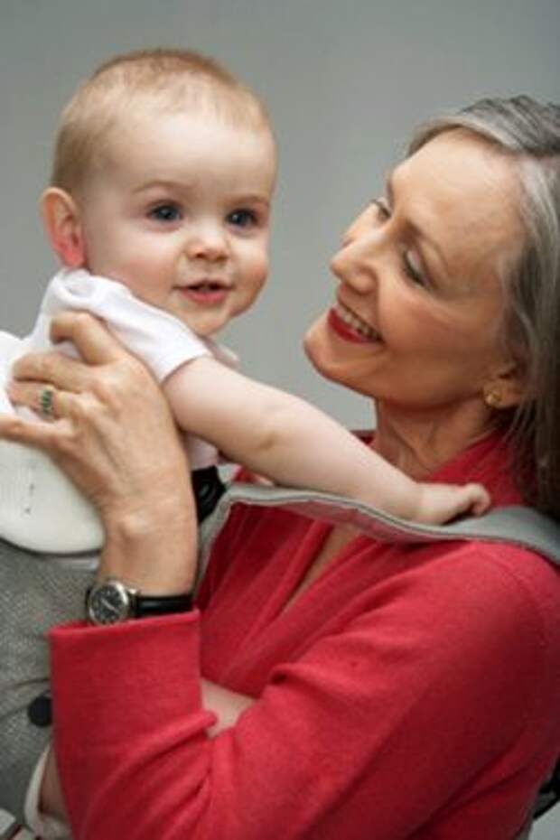 1_(1hispanic_grandmother_kissing_grandson_on_cheek_bld0269669) (250x375, 16Kb)