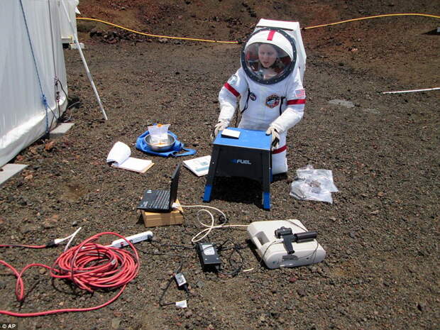 299A22EC00000578-0-image-a-23_1434299916558