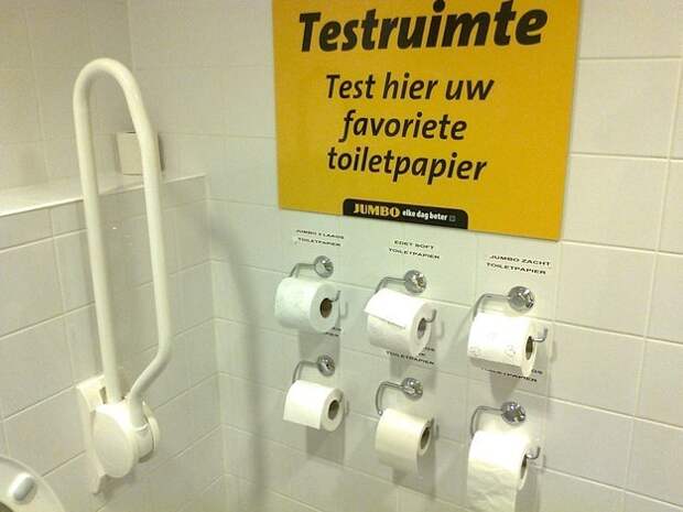18. В нидерландском супермаркете покупателям предлагают опробовать различные виды туалетной бумаги перед покупкой изобретения, польза