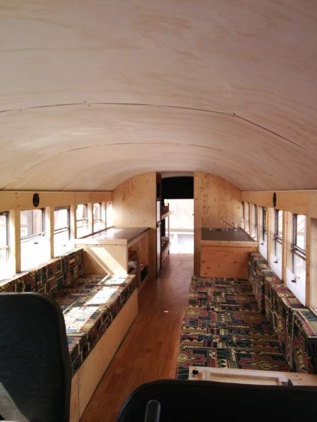 Друзья купили школьный автобус, и превратили его в дом на колесах автобус, дом на колесах
