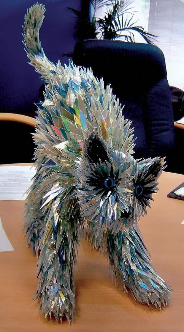Кот из старых cd дисков