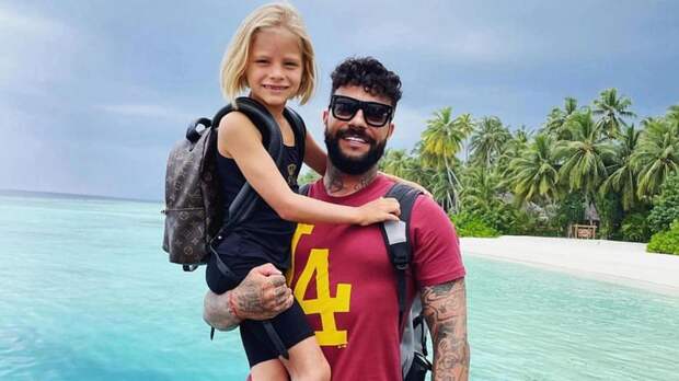 11-летняя дочь Тимати от Алёны Шишковой начала копить на собственную квартиру