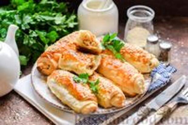 Фото к рецепту: Слоёные рулетики с курицей
