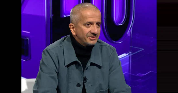 "Ревность, амбиции, страхи". Константин Богомолов прокомментировал скандал вокруг своего назначения в Школу-студию МХАТ