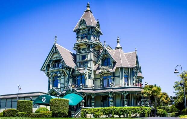 The Carson Mansion – это один из самых популярных викторианских домов в Калифорнии и Соединенных Штатах, о котором больше всего пишут и фотографируют (Eureka). | Фото: atlasobscura.com.