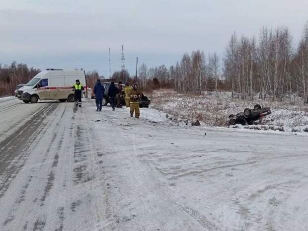Мужчина погиб в ДТП с переворотом на дороге в Челябинской области