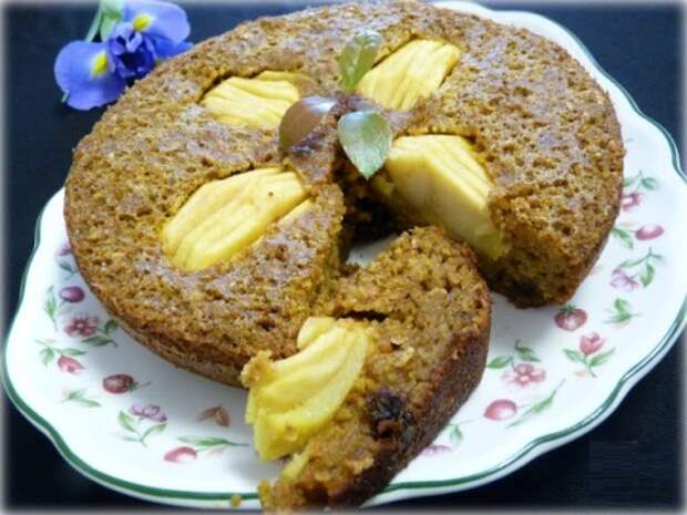 Тыквенный пирог с яблоками и изюмом в мультиварке