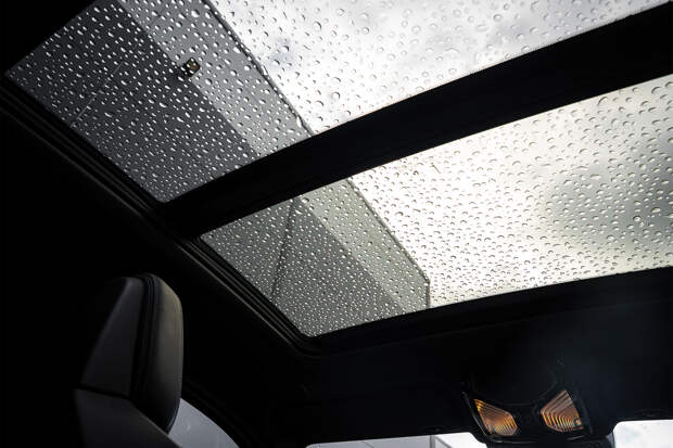 Названа истинная причина протечек панорамного люка