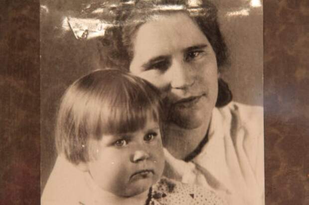 Мария Андреевна Попова с дочерью