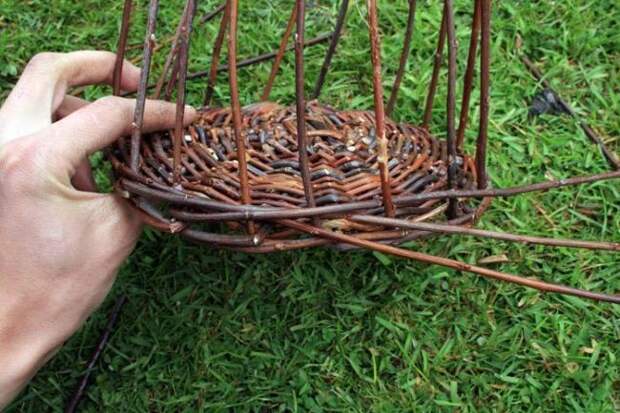 Корзина из ивовых прутьев Корзина из ивовых прутьев