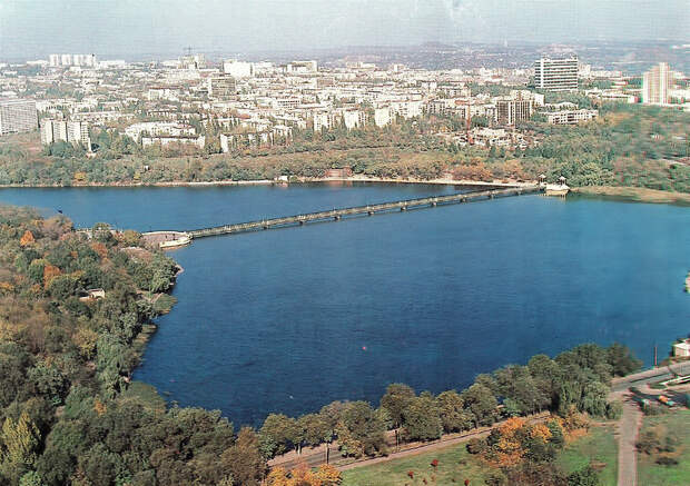 Озеро в парке имени А. С. Щербакова.jpg
