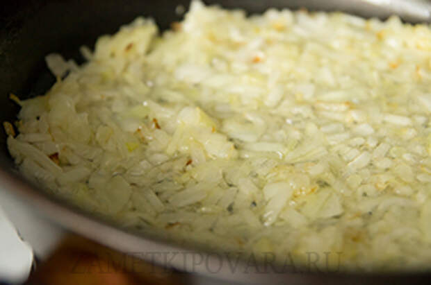 Пшенная каша с жаренным луком и кабачками