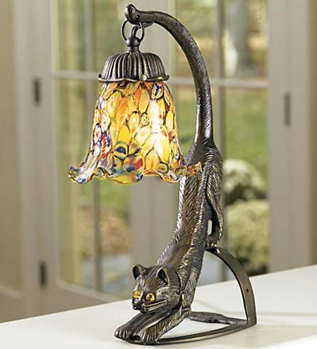 original'naja nastol'naja lampa koshka