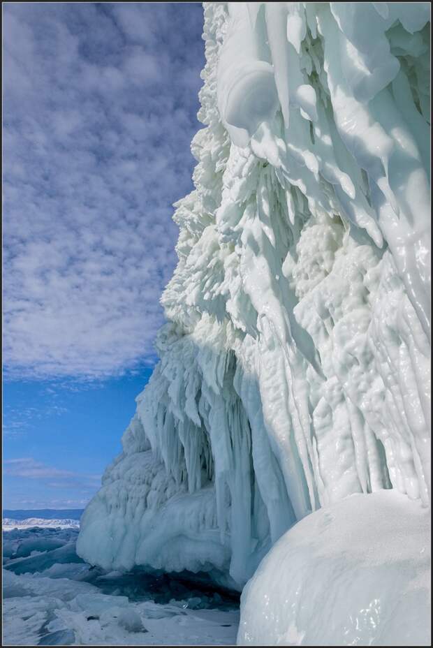 Наплесковый лед на Байкале