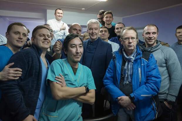 Сергей Собянин пообщался с московскими врачами во время поездки в Луганск 2 декабря 2022 года / Фото: Пресс-служба мэра и Правительства Москвы