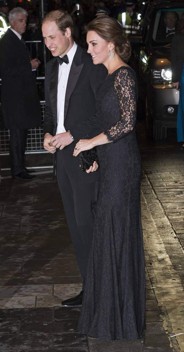 Kate Middleton Little Baby Bump In Lace Dress Diane Von Furstenberg