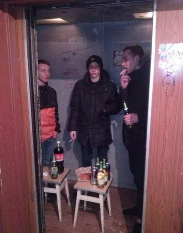 Тусовка в лифте Тусовка в лифте
