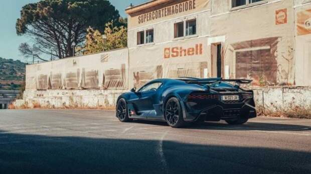 Историческая встреча Bugatti Divo и его старшего брата Type