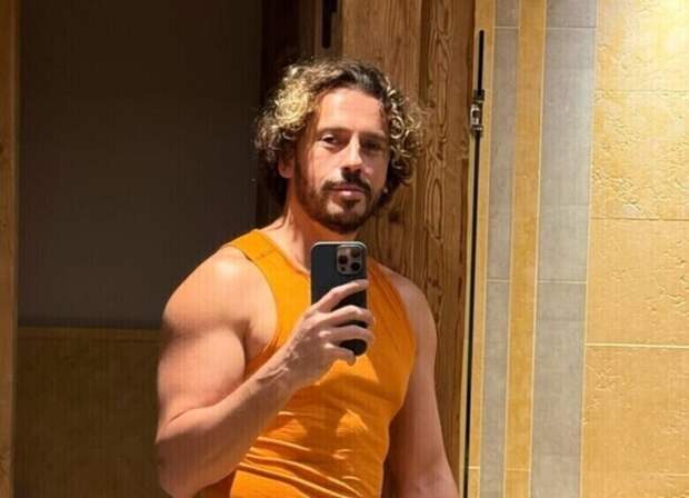 Ставший сверхпопулярным Галкин* напомнил фанатком, что он женат