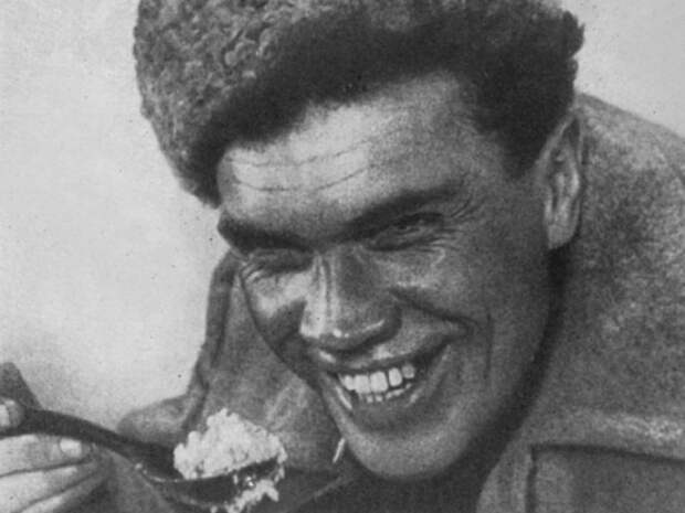 Николай Баталов в роли Сергеева в фильме «Путёвка в жизнь» (1931)