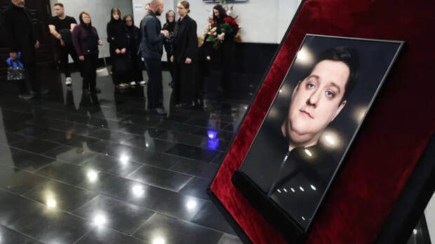 Актера Романа Попова кремируют
