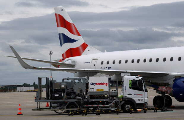 Пассажиры запаниковали во время рейса из-за загадочного пара в кабине пилотов