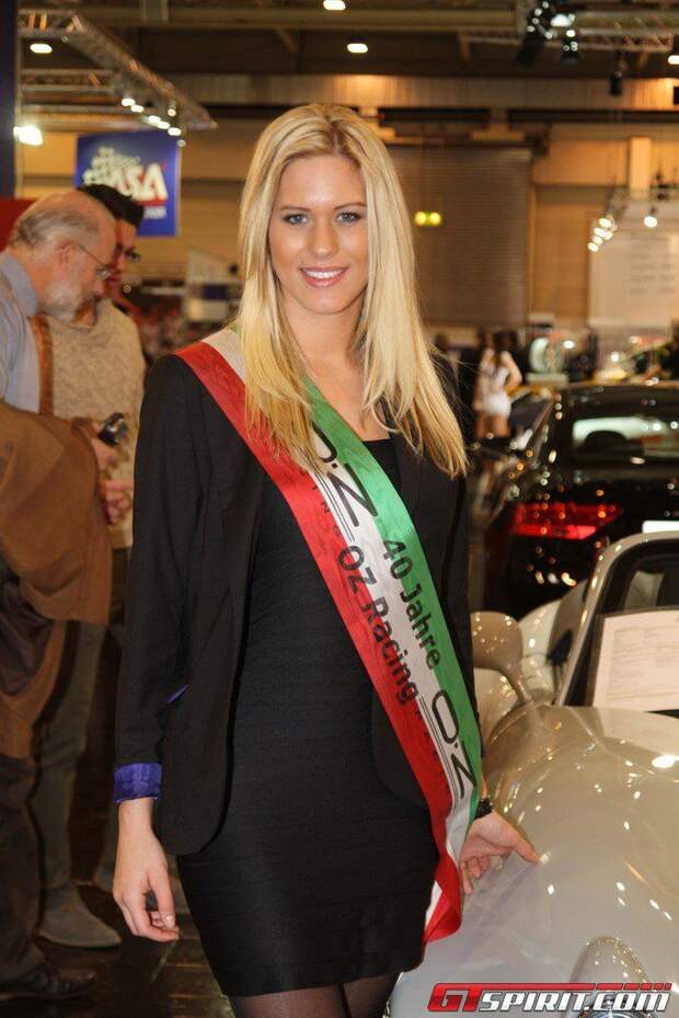 Девушки с автосалона Essen Motor Show (72 фото)