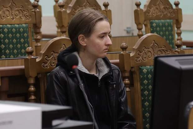 Дочь Антонины Алиса/Мария на суде в 2024 году. Фото с сайта spb.kp.ru
