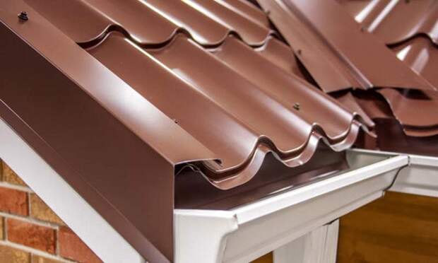 Дополнительные элементы кровли: ендовы, водостоки, желоба
