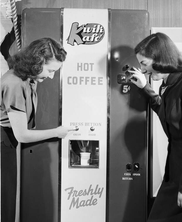 В 1947-м изобретена машина, разливавшая кофе.