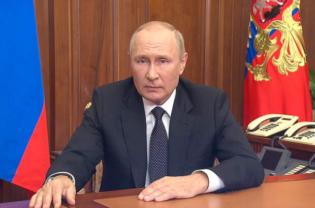 Путин поручил выделять движению молодежи более 21 миллиарда рублей в год