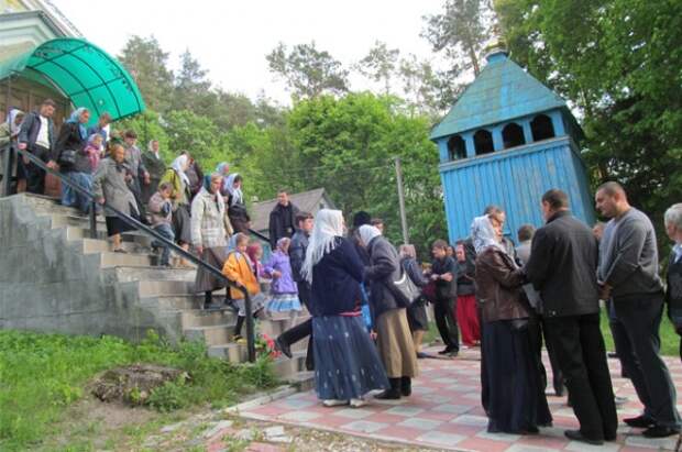 В Тернопольской области раскольники захватили православный храм В Тернопольской области раскольники захватили православный храм