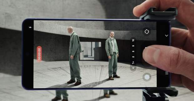 Юрий Колокольников размножился ради рекламы Galaxy S26 Ultra