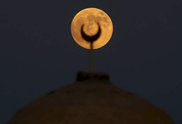 Луна на юго-западе Каира, Египет