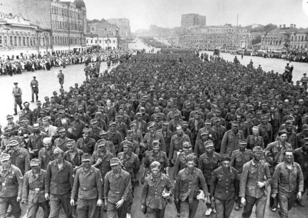 17 июля 1944 года состоялся марш пленных немцев по Москве 17 июля 1944 года состоялся марш пленных немцев по Москве