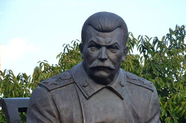 К 70-летию Победы в регионах РФ могут появиться памятники Иосифу Сталину