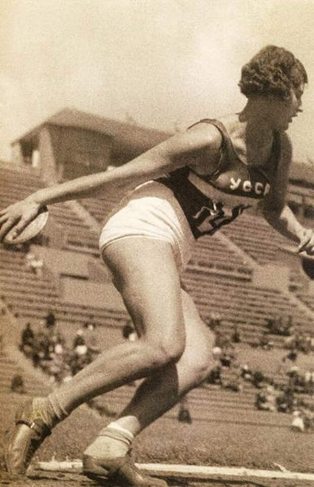 Спортсменки, комсомолки, красавицы 1930 х sovietgymnasts03 Спортсменки, комсомолки, красавицы 1930 х