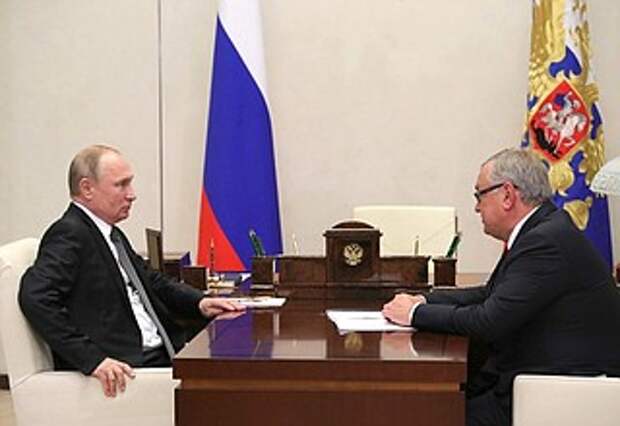 С президентом – председателем правления Банка ВТБ Андреем Костиным.