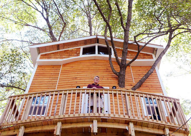 tree-house-three-stories-jay-hewitt-massachusetts-4