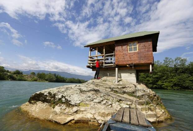 Дом на реке – самое популярное место среди туристов (Сербия).