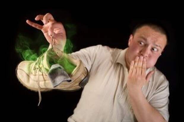 Как убрать неприятный запах из новой обуви. 